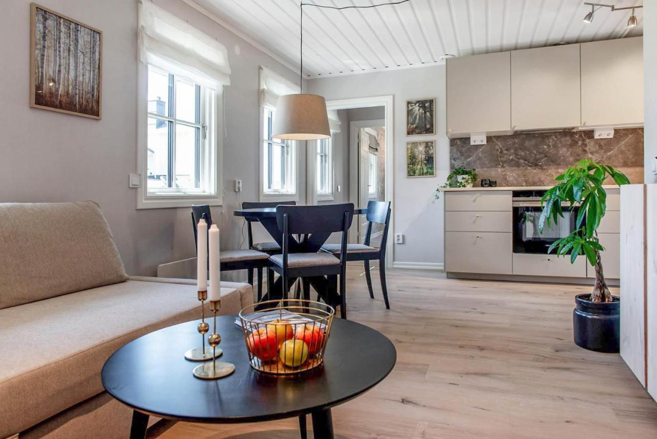 Nyrenoverat Gardshus Pa Havstomt Med Hoeg Standard Örnsköldsvik Esterno foto